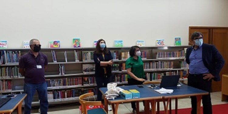 Biblioteca provisória abre portas