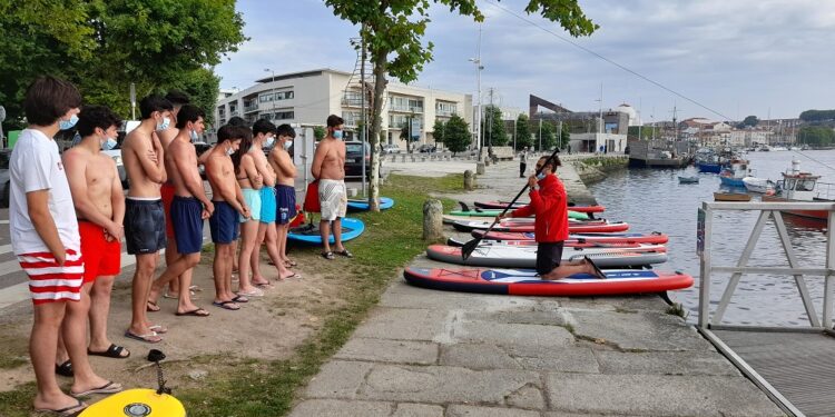 Didáxis – Alunos da turma 2TD em formação de Paddle