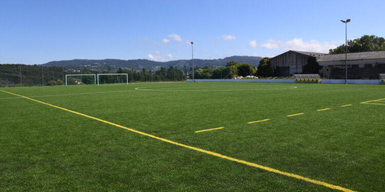 CRP de Delães revigorado inaugura relvado sintético e iluminação LED