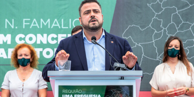 Líder do PS Famalicão toma posição sobre obras camarárias