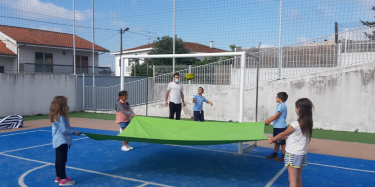 Parque de diversões na Escola EB/JI de Lousado