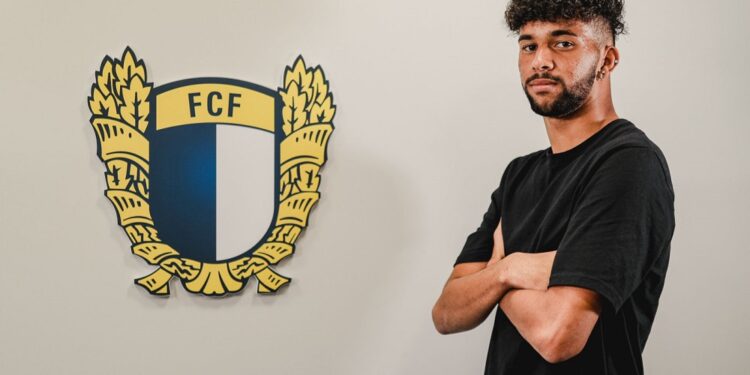 Tem 17 anos e é o mais recente reforço do F. C. Famalicão