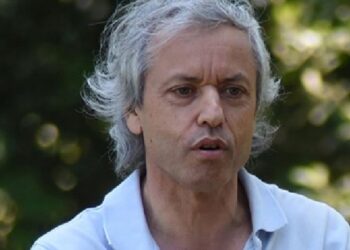 Candidato do PSD Mário Passos em conferência dos TSD