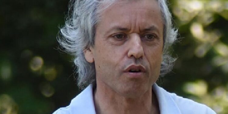 Candidato do PSD Mário Passos em conferência dos TSD