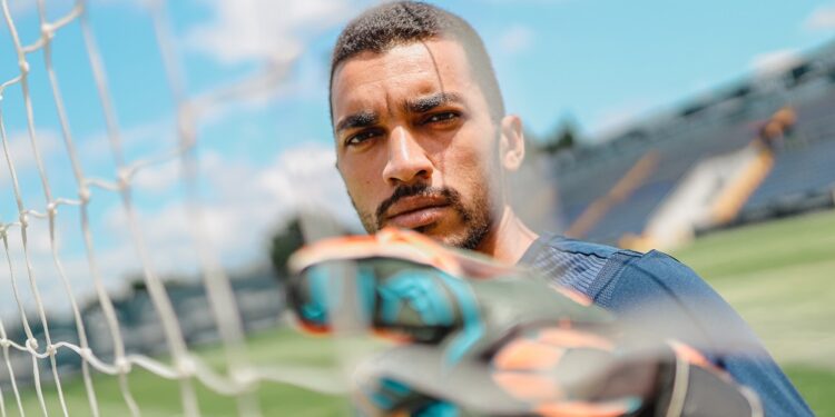 Dalberson chega para a baliza do FC Famalicão