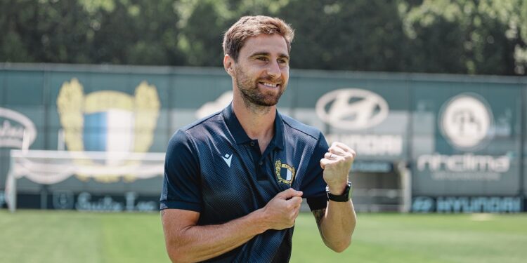 Rúben Lima assina por três temporadas