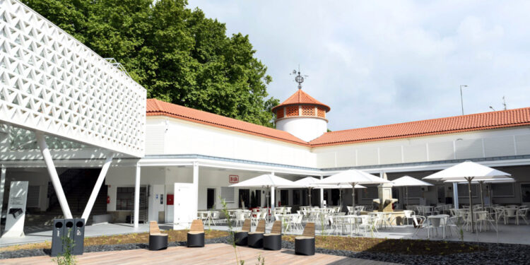 Noites de «Verão na Praça» com música e momentos de humor