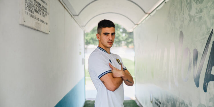 Hernán De La Fuente assina por três temporadas