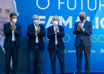 Continuidade, estabilidade e concretização para as palavras de ordem de Francisco Oliveira em Requião