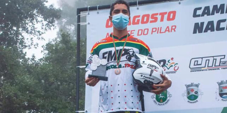 Ballas Júnior soma e segue