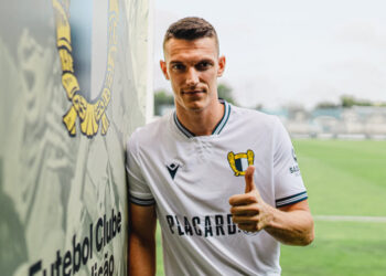 Adrián Marín reforça lado esquerdo da defesa