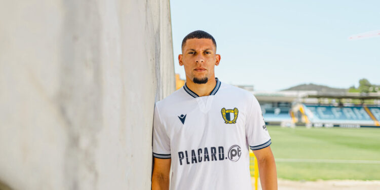 Alex Nascimento reforça setor defensivo