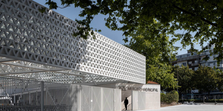 Projeto Praça-Mercado de Famalicão mais votado em concurso internacional