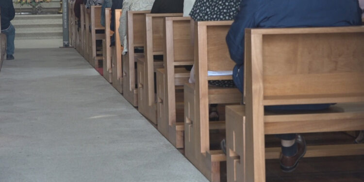 Novos bancos na Igreja Paroquial de Arnoso Santa Eulália foram abençoados