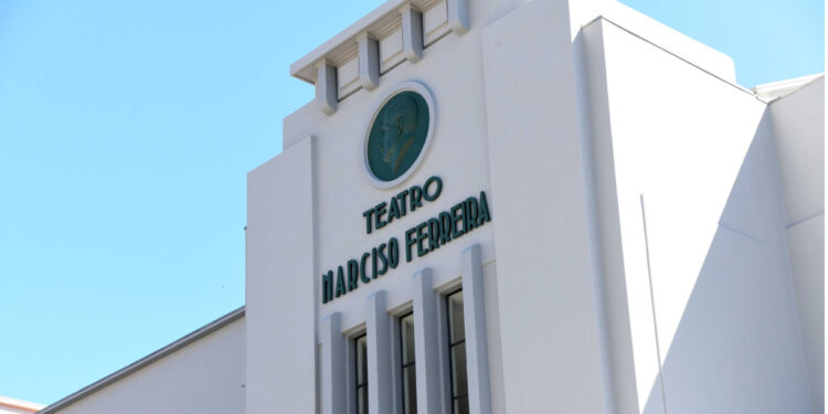 Paulo Cunha assinala conclusão das obras do Teatro Narciso Ferreira, em Riba de Ave