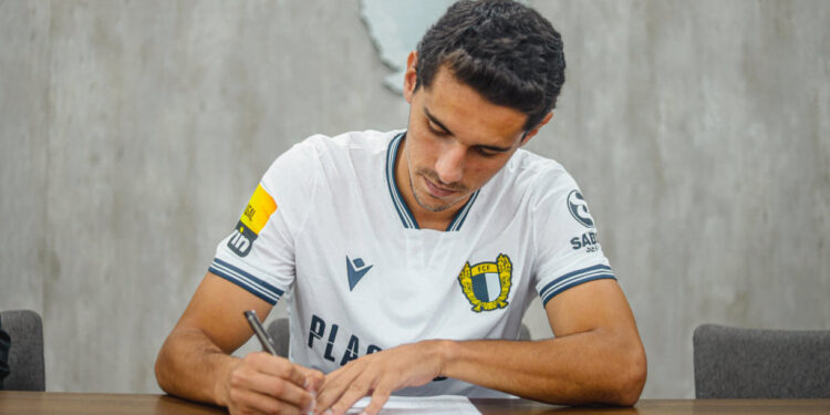 FC Famalicão: Alexandre Penetra renova até 2026