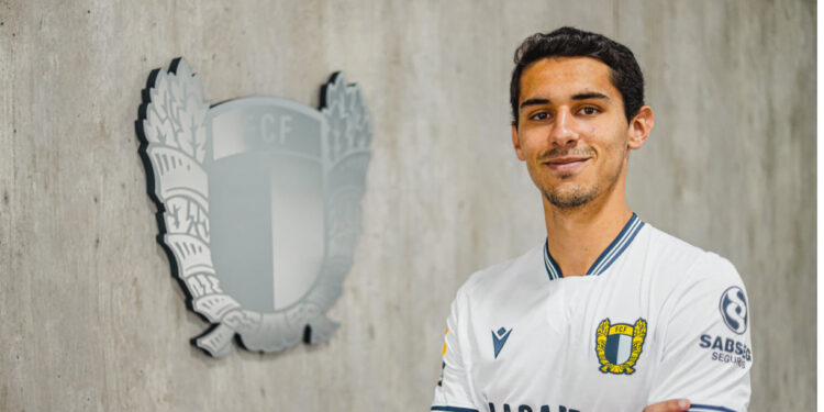FC Famalicão: Alexandre Penetra renova até 2026