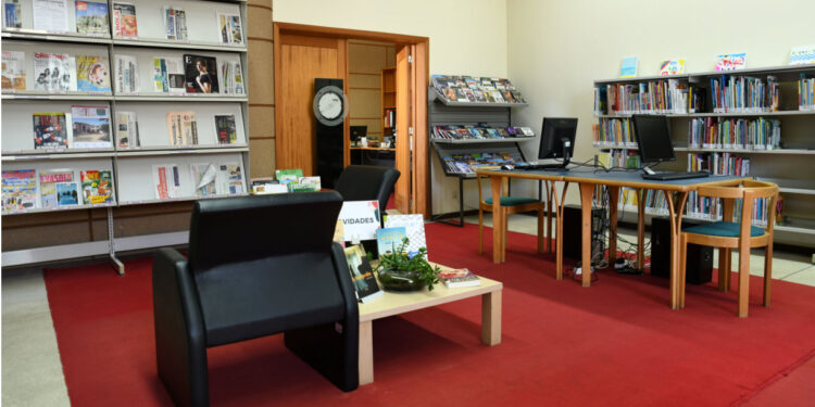 Serviços da Biblioteca Municipal provisoriamente na Casa Paroquial de Famalicão