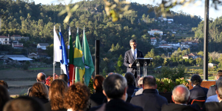 Celebrar o presente, homenageando o passado, mas com os olhos postos no futuro