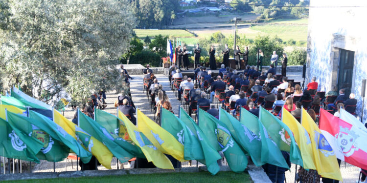Celebrar o presente, homenageando o passado, mas com os olhos postos no futuro
