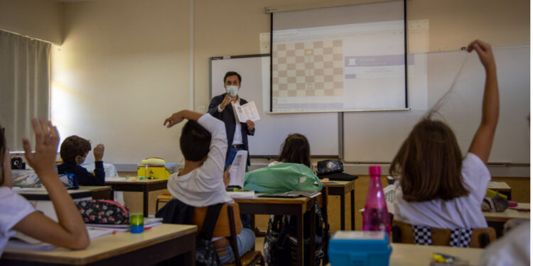 Didáxis promove aula aberta de xadrez aos alunos