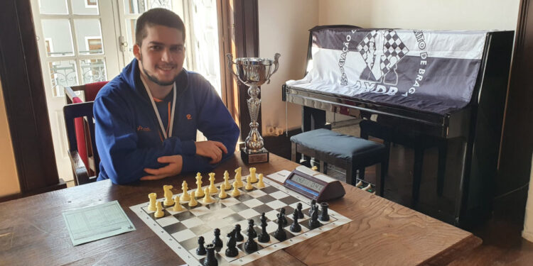 Ivo Dias Imperial vence primeiro título distrital no campeonato distrital individual absoluto de xadrez