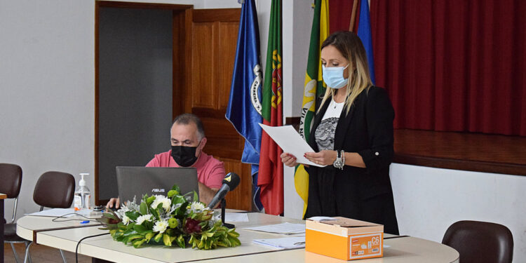 Liliana Ribeiro já tem o leme da Junta de Freguesia de Carreira e Bente