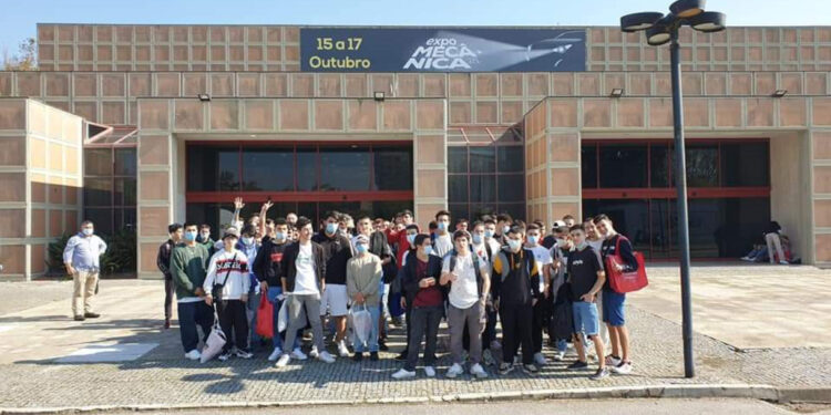 Formandos de Mecatrónica Automóvel visitam Expomecânica 2021