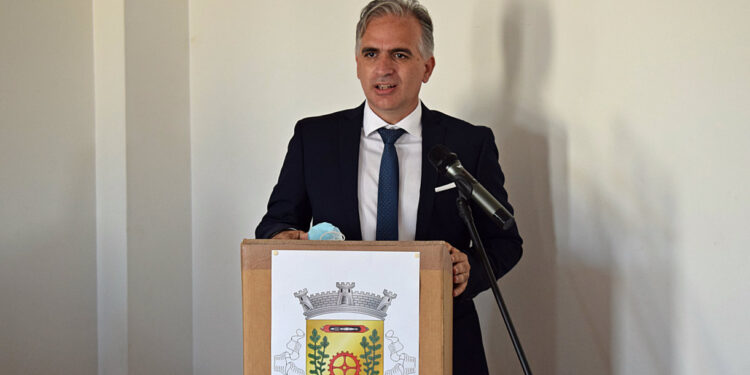 Um executivo para «servir o povo»