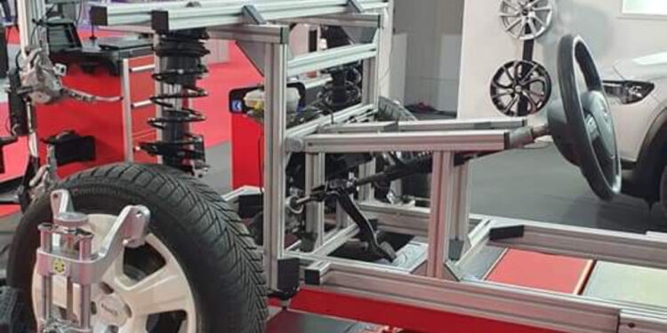 Formandos de Mecatrónica Automóvel visitam Expomecânica 2021