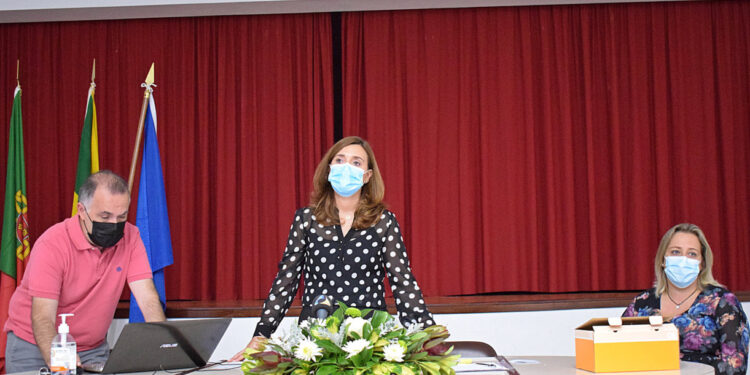 Liliana Ribeiro já tem o leme da Junta de Freguesia de Carreira e Bente