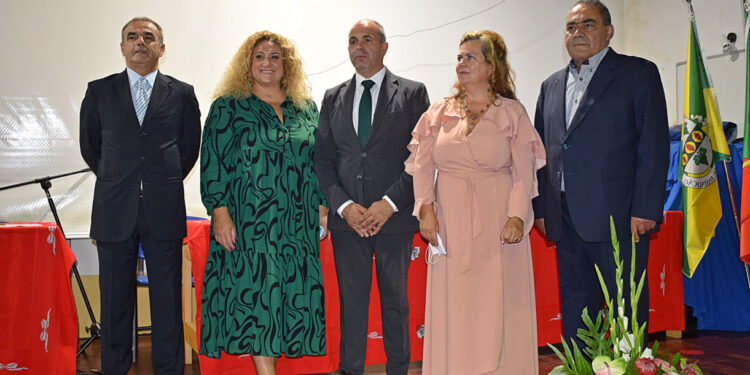 À frente de Joane com a mesma dedicação