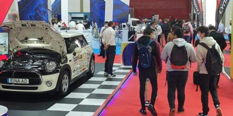 Formandos de Mecatrónica Automóvel visitam Expomecânica 2021