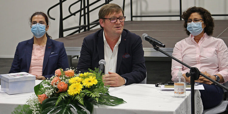 Requião tem agora como presidente Francisco Oliveira