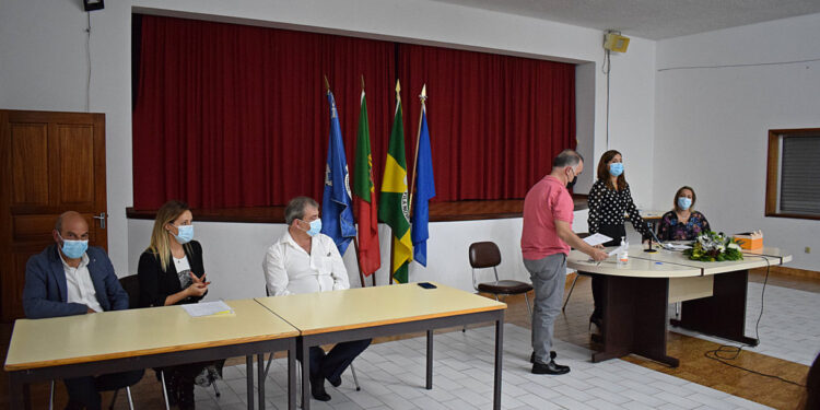 Liliana Ribeiro já tem o leme da Junta de Freguesia de Carreira e Bente