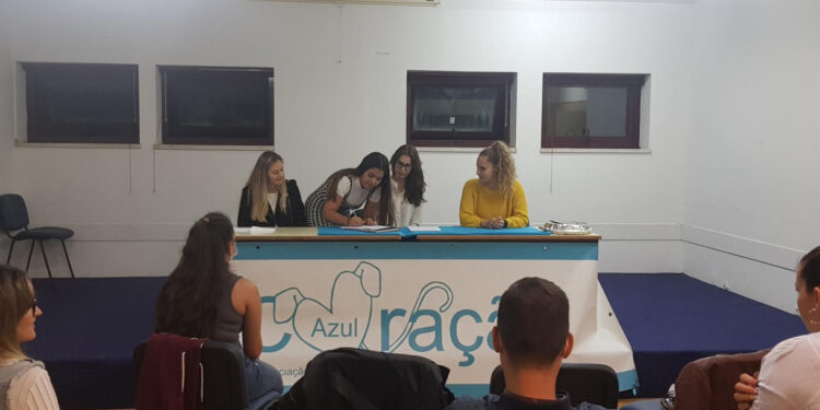 Adriana Almeida reconduzida na Direção da Associação Coração Azul