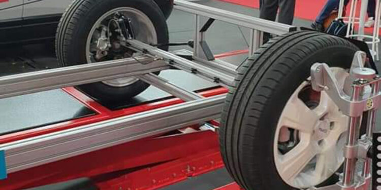 Formandos de Mecatrónica Automóvel visitam Expomecânica 2021