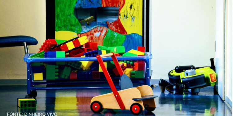 Diploma do PCP para alargar gratuitidade das creches aprovado em Parlamento