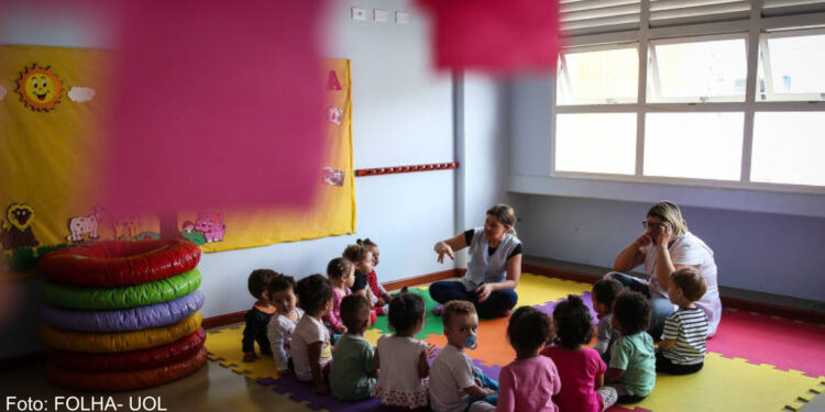 Entrada de Pais nas creches para deixar e ir buscar os filhos volta a ser permitida