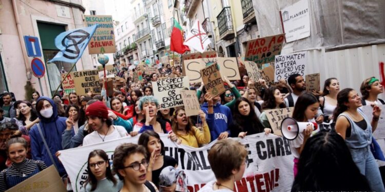 Estudantes voltaram hoje a sair à rua em mais uma greve climática