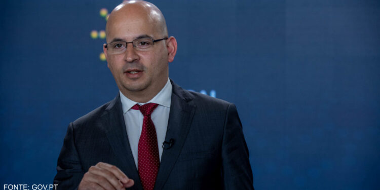 Governo anuncia financiamento de desconto de 10 cêntimos/litro nos combustíveis