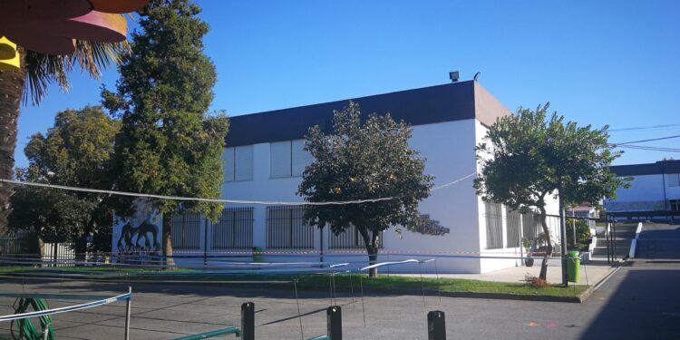 Parlamento recomenda requalificação da EB 2,3 Júlio Brandão