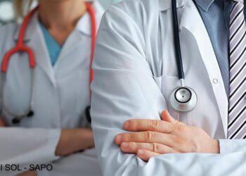 Médicos anunciam greve geral de três dias para o final de novembro