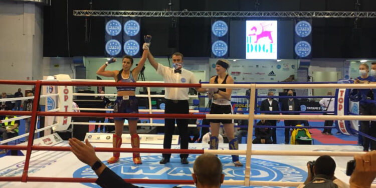 Sofia Oliveira assegura lugar nas meias finais do Campeonato do Mundo de Kickboxing