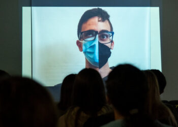 Aldara Bizarro explora a importância da diferença em criação artística com alunos de Famalicão