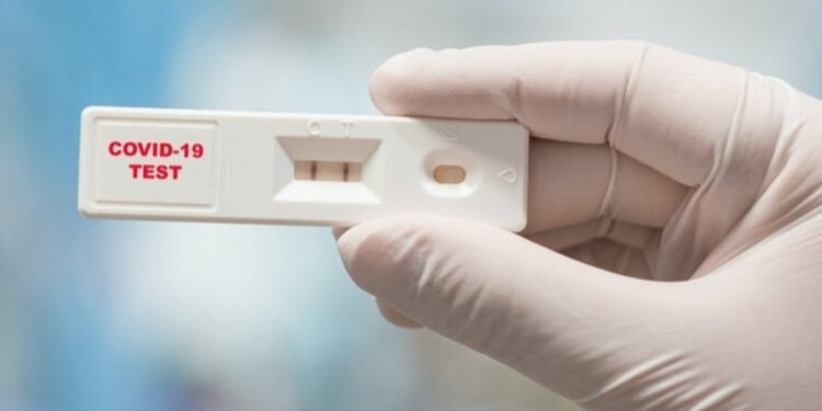 Vacinados deixam de precisar de testes em eventos desportivos, culturais e familiares