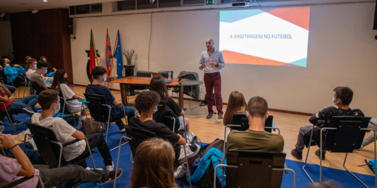 Palestra sobre arbitragem no futebol promovida na Didáxis