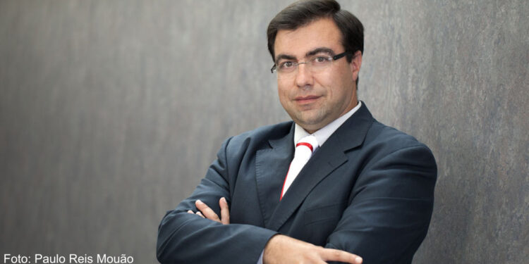 Países liderados por mulheres foram mais rápidos a confinar