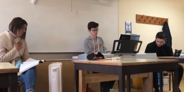 Didáxis: Aulas de Português acompanhadas por piano