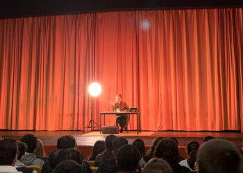 Alunos do 12.º ano da OFICINA “ouvem” Pessoa